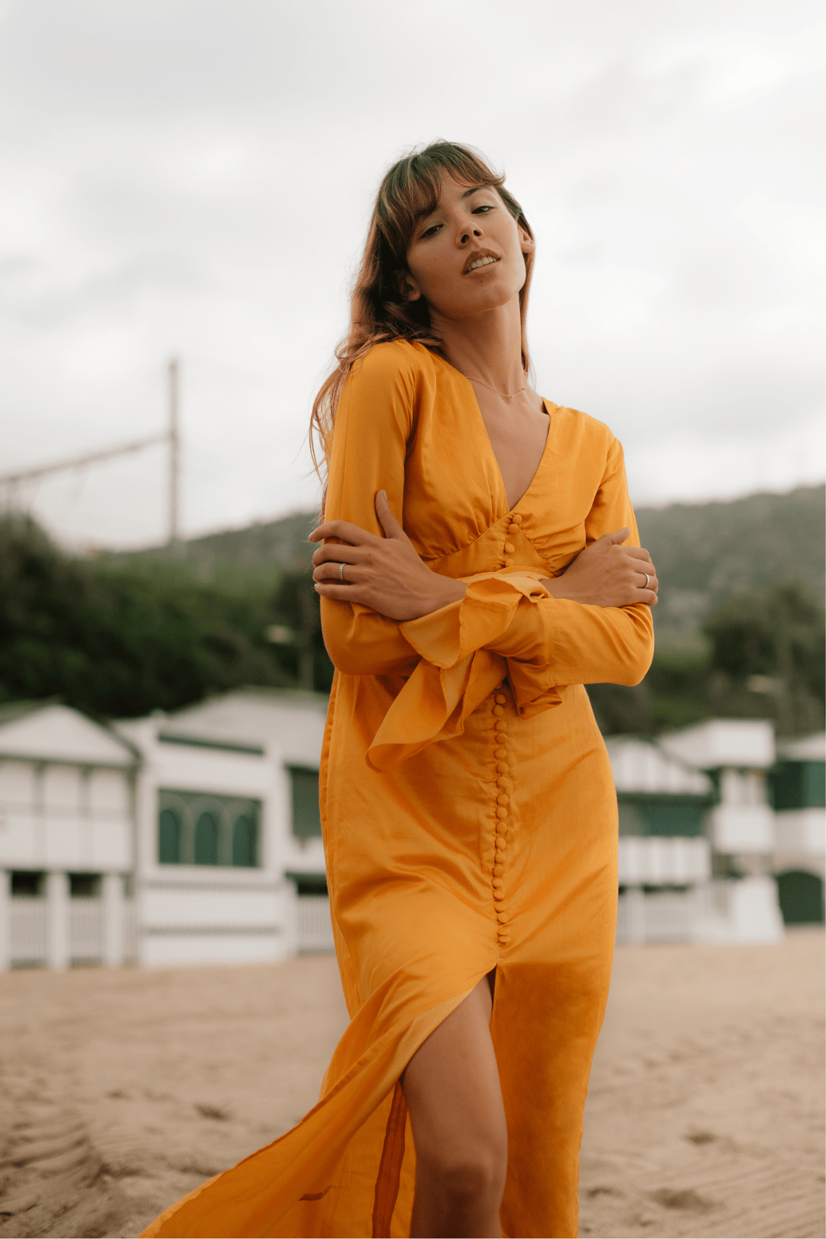 Vestido de seda victoriano con volantes