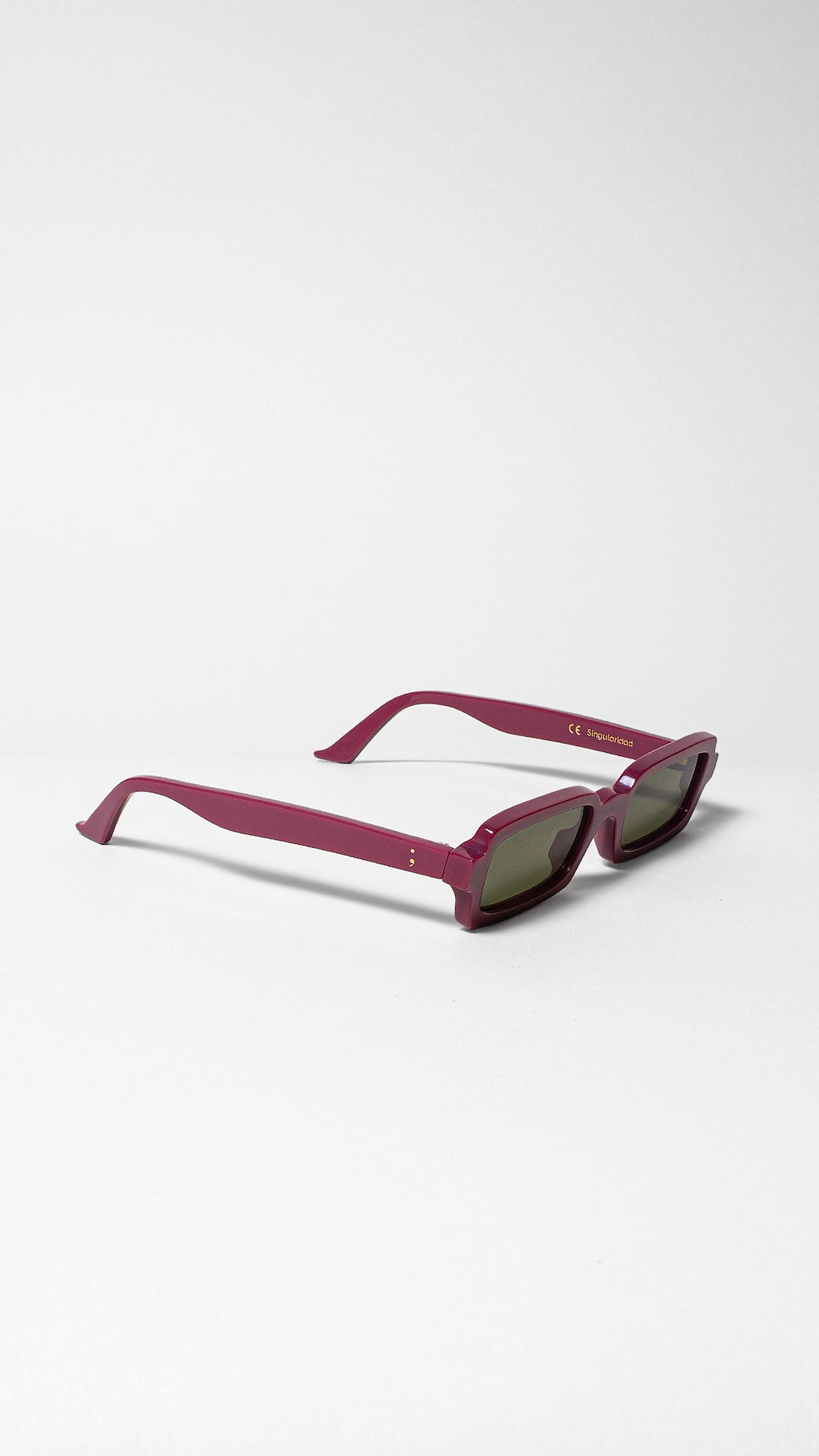 Singularidad burgundy sunglasses side view, handmade Italian eyewear — Punta Loca